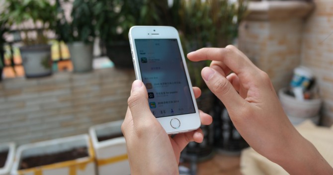 En mobiltelefon, iPhone, på öppna nätverk