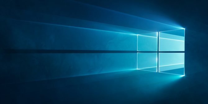 Windows 10 bakgrundsbild med någon slags holografiskt fönster som svävar på en mörkblå botten.