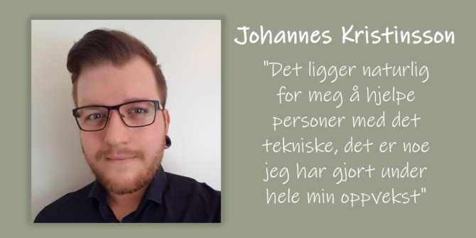 Bild på Johannes som har svart skjorta, glasögon och brunt hår